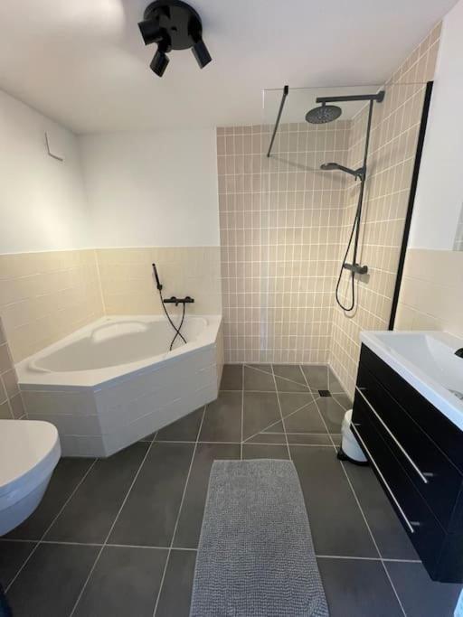 יוליאנאדורפ Modern Beach House For 12 Pers! With Jacuzzi מראה חיצוני תמונה